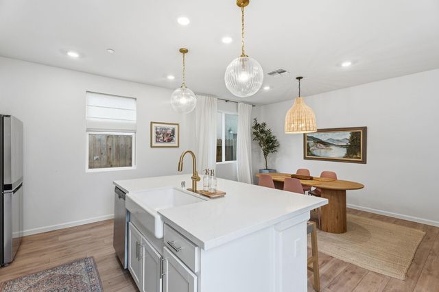 6672 E Washington Avenue, Fresno, CA 93727