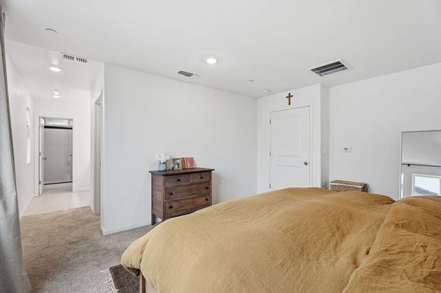 6672 E Washington Avenue, Fresno, CA 93727