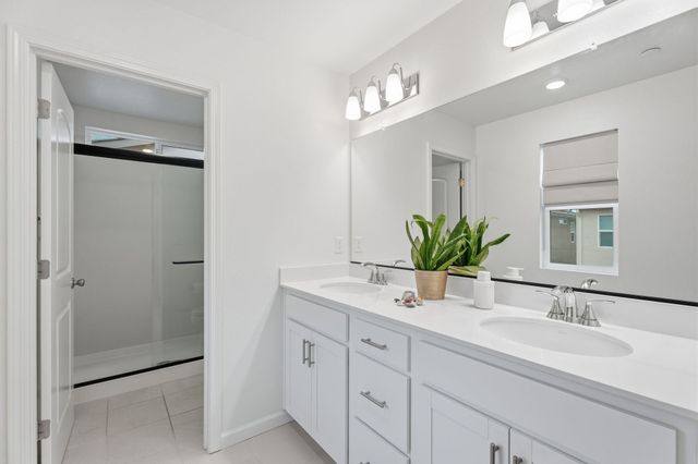 6672 E Washington Avenue, Fresno, CA 93727