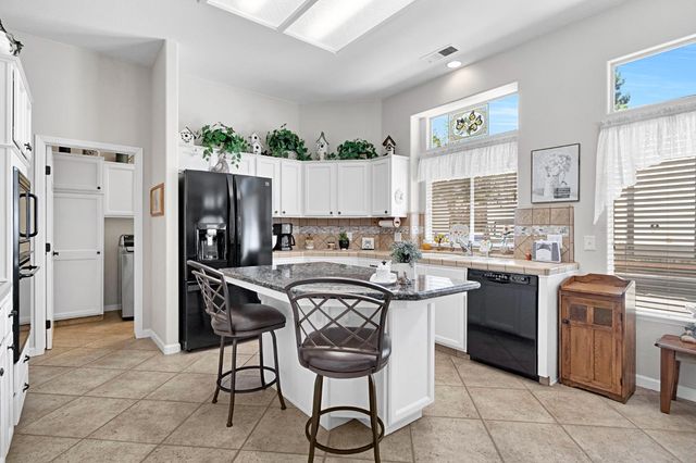 1101 N Armstrong Avenue, Clovis, CA 93611