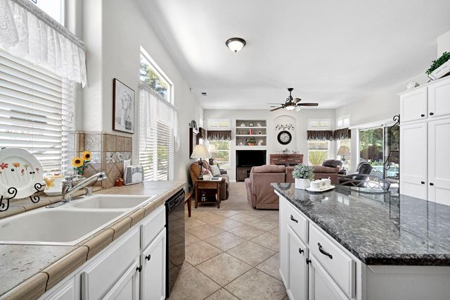 1101 N Armstrong Avenue, Clovis, CA 93611