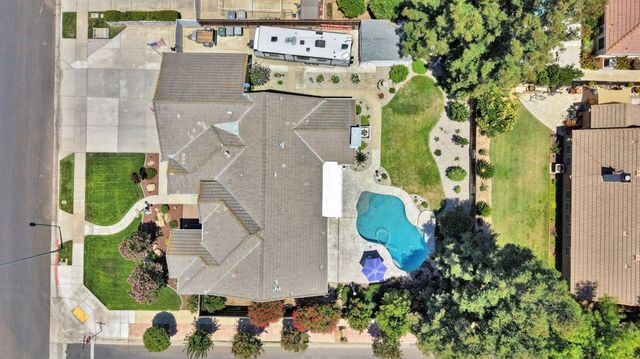 1101 N Armstrong Avenue, Clovis, CA 93611