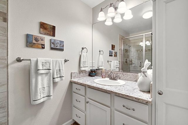 1101 N Armstrong Avenue, Clovis, CA 93611