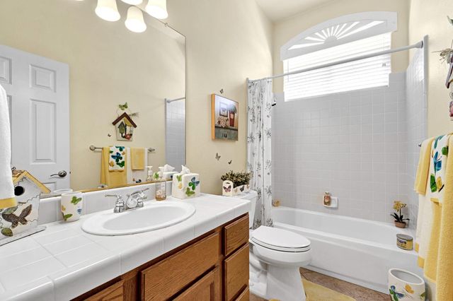 1101 N Armstrong Avenue, Clovis, CA 93611