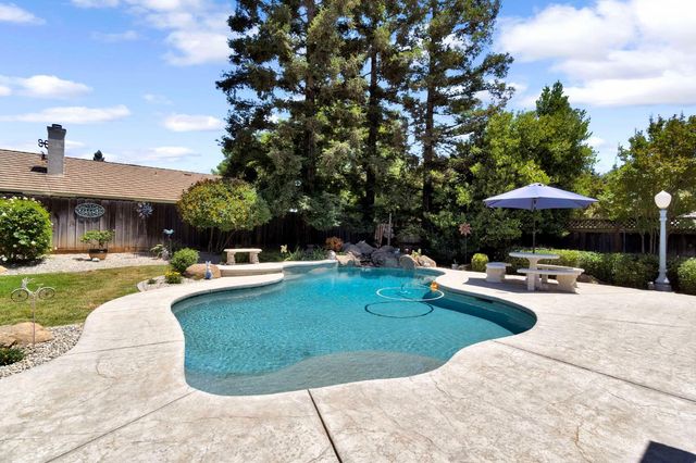 1101 N Armstrong Avenue, Clovis, CA 93611