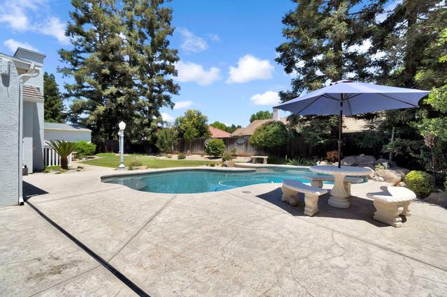 1101 N Armstrong Avenue, Clovis, CA 93611