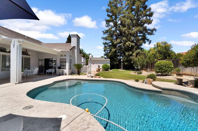 1101 N Armstrong Avenue, Clovis, CA 93611