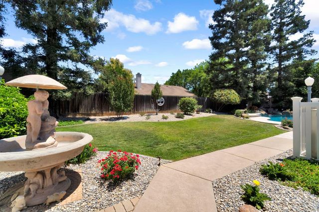 1101 N Armstrong Avenue, Clovis, CA 93611