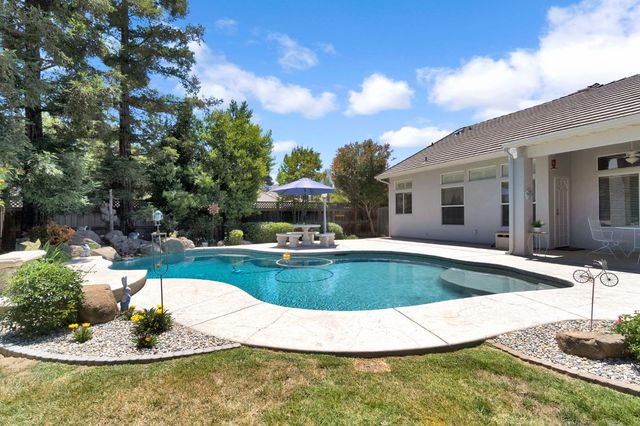 1101 N Armstrong Avenue, Clovis, CA 93611