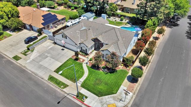 1101 N Armstrong Avenue, Clovis, CA 93611