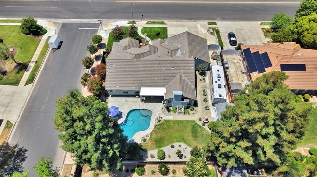 1101 N Armstrong Avenue, Clovis, CA 93611