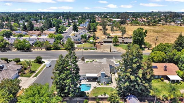 1101 N Armstrong Avenue, Clovis, CA 93611