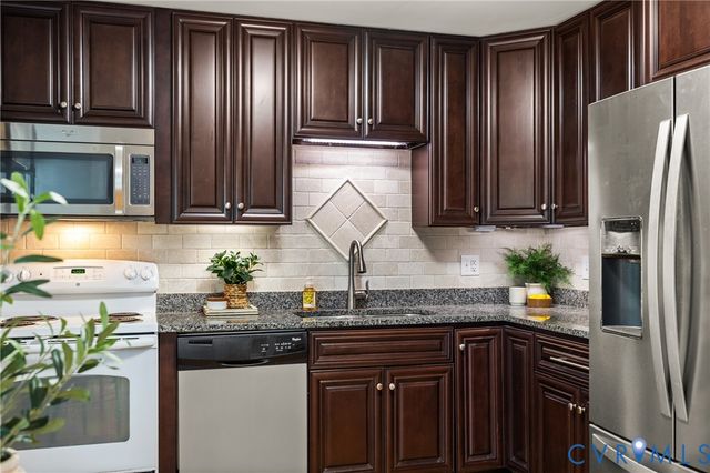 1312 Manders Knoll Ct, Midlothian, VA 23114