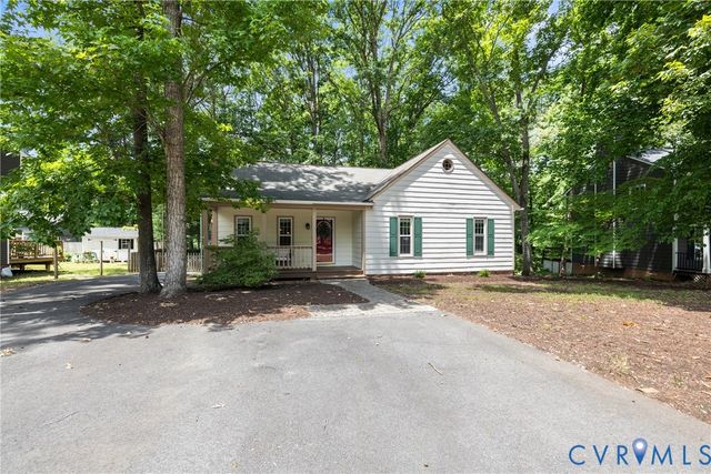1312 Manders Knoll Ct, Midlothian, VA 23114