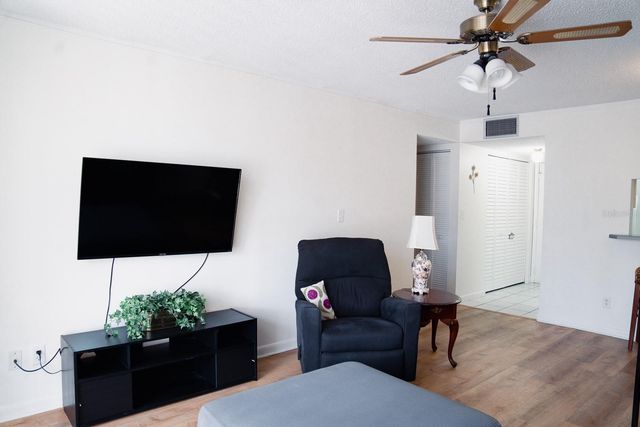 519 ALBEE FARM ROAD 110, Venice, FL 34285