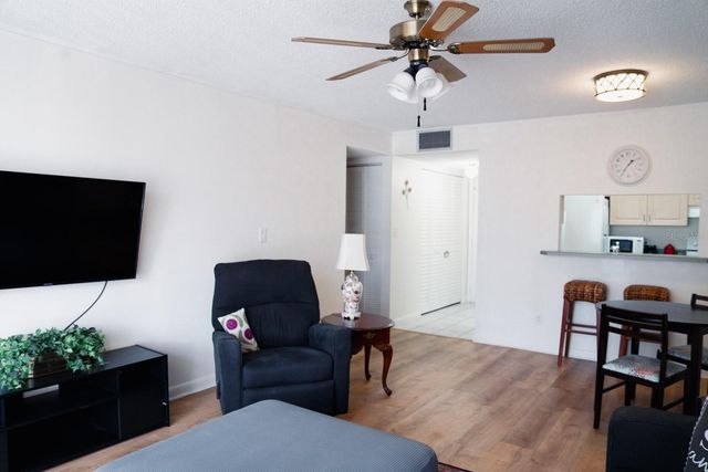 519 ALBEE FARM ROAD 110, Venice, FL 34285