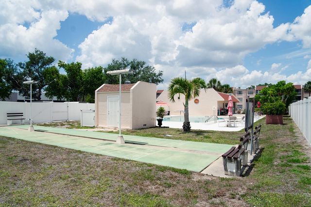 519 ALBEE FARM ROAD 110, Venice, FL 34285