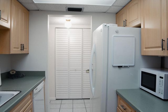 519 ALBEE FARM ROAD 110, Venice, FL 34285