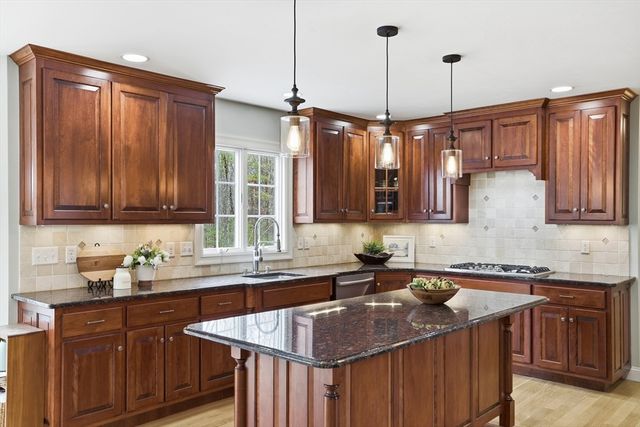 88 Drumlin Hill Rd, Bolton, MA 01740
