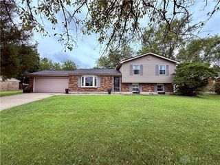 830 W Wenger Road, Englewood, OH 45322