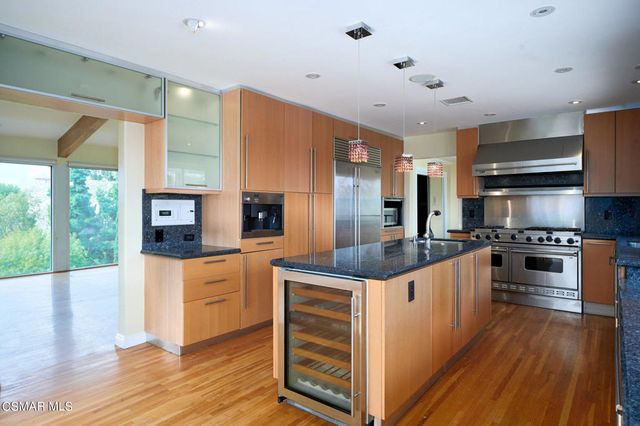 4613 Reforma Road, Woodland Hills, CA 91364