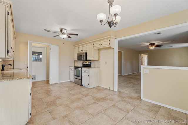 1001 May Lane, Bartlesville, OK 74006