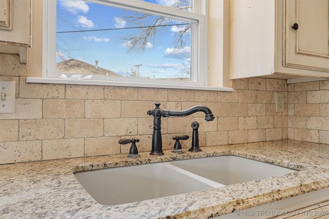 1001 May Lane, Bartlesville, OK 74006