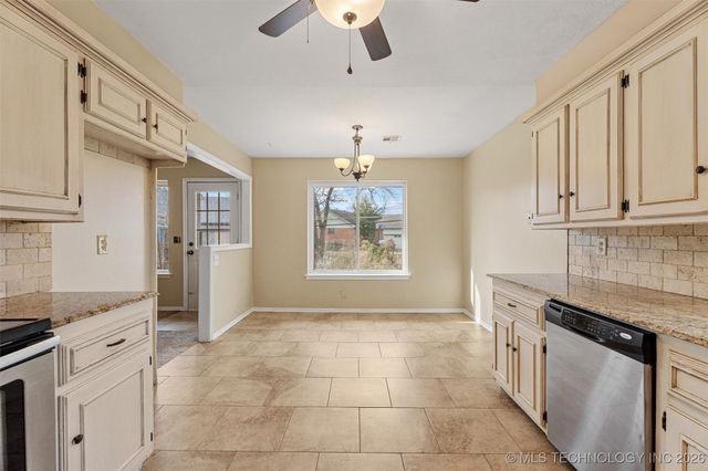 1001 May Lane, Bartlesville, OK 74006