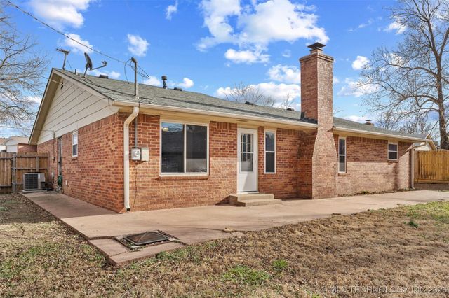 1001 May Lane, Bartlesville, OK 74006