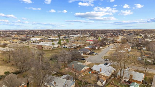 1001 May Lane, Bartlesville, OK 74006