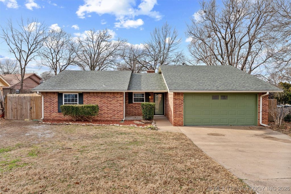 1001 May Lane, Bartlesville, OK 74006