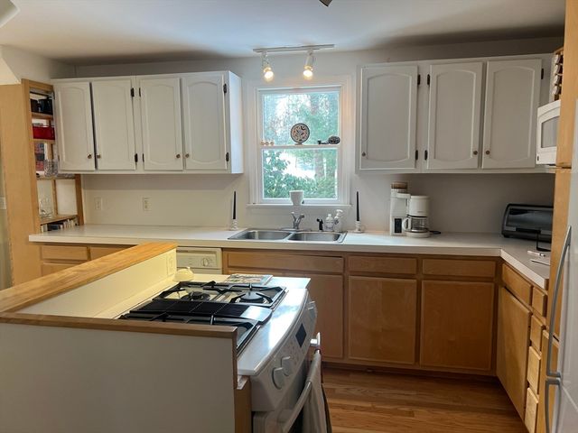 19 Marrick Ct, Barnstable, MA 02632