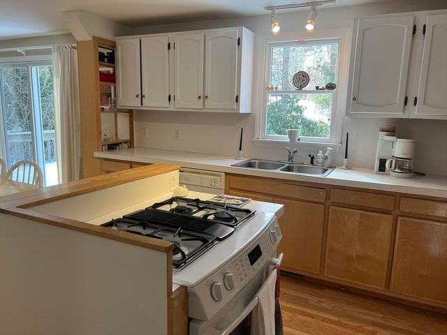 19 Marrick Ct, Barnstable, MA 02632