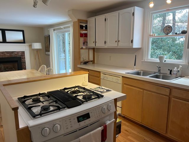 19 Marrick Ct, Barnstable, MA 02632