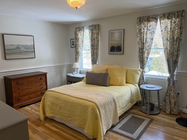 19 Marrick Ct, Barnstable, MA 02632