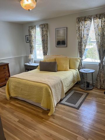 19 Marrick Ct, Barnstable, MA 02632