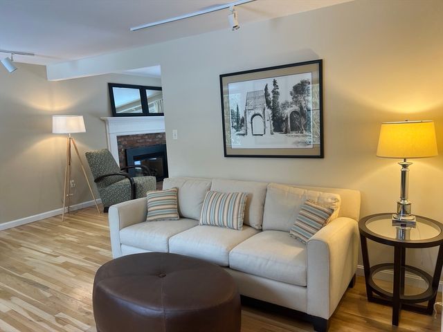 19 Marrick Ct, Barnstable, MA 02632