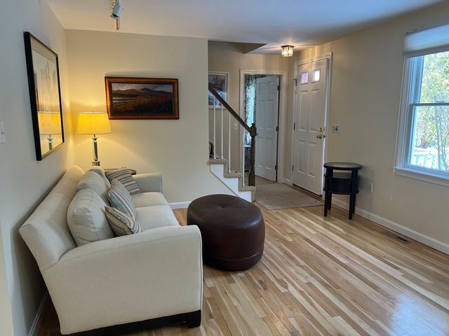 19 Marrick Ct, Barnstable, MA 02632