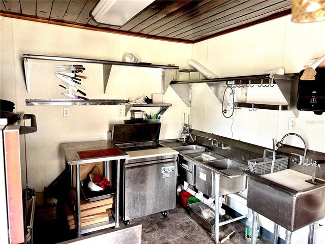 219 W SEMINOLE AVENUE, Bushnell, FL 33513