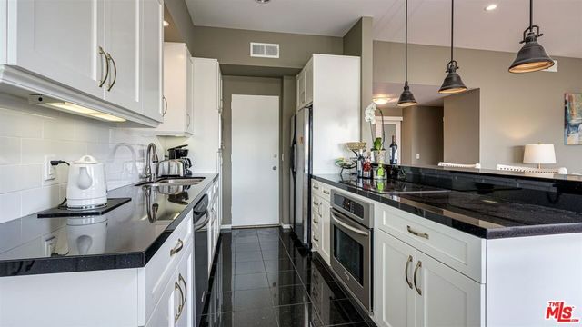 10701 Wilshire 1206, Los Angeles, CA 90024
