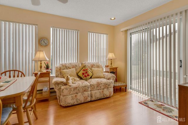 120 Ironwood Plaza B, Monroe, NJ 08831