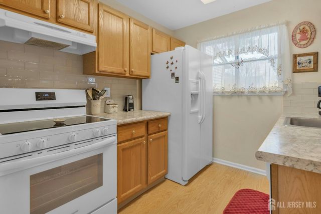 120 Ironwood Plaza B, Monroe, NJ 08831