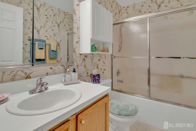 120 Ironwood Plaza B, Monroe, NJ 08831