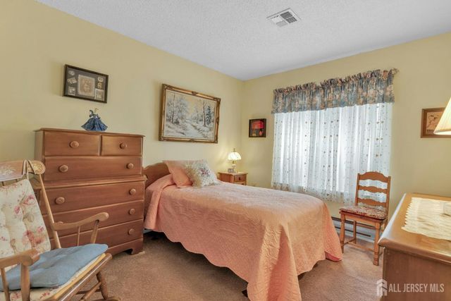 120 Ironwood Plaza B, Monroe, NJ 08831