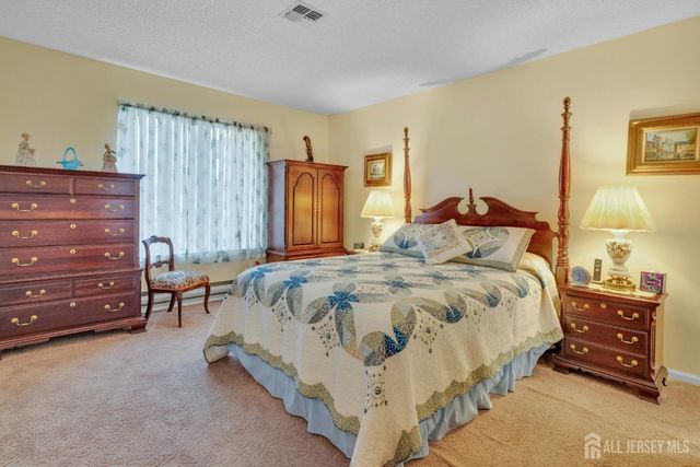 120 Ironwood Plaza B, Monroe, NJ 08831