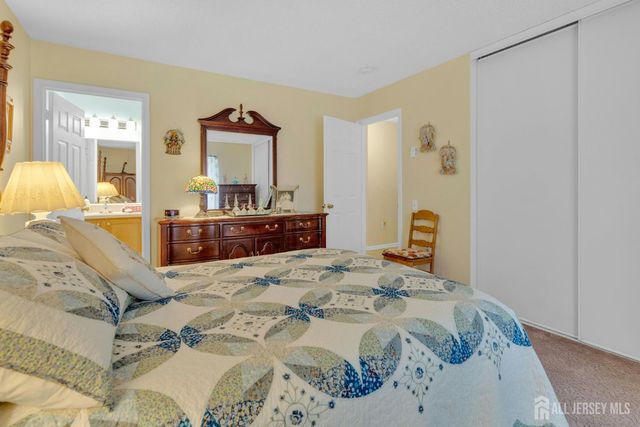 120 Ironwood Plaza B, Monroe, NJ 08831