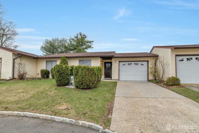 120 Ironwood Plaza B, Monroe, NJ 08831