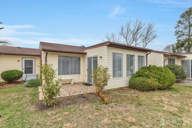 120 Ironwood Plaza B, Monroe, NJ 08831