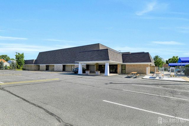 120 Ironwood Plaza B, Monroe, NJ 08831