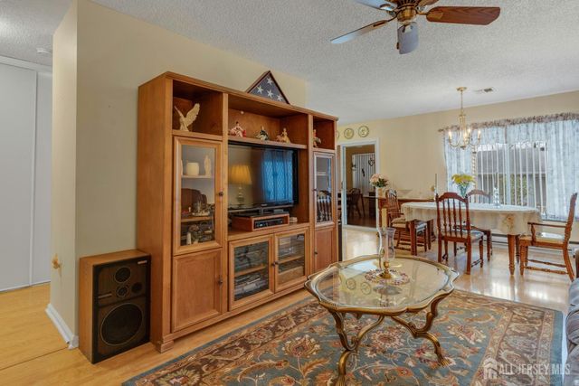 120 Ironwood Plaza B, Monroe, NJ 08831